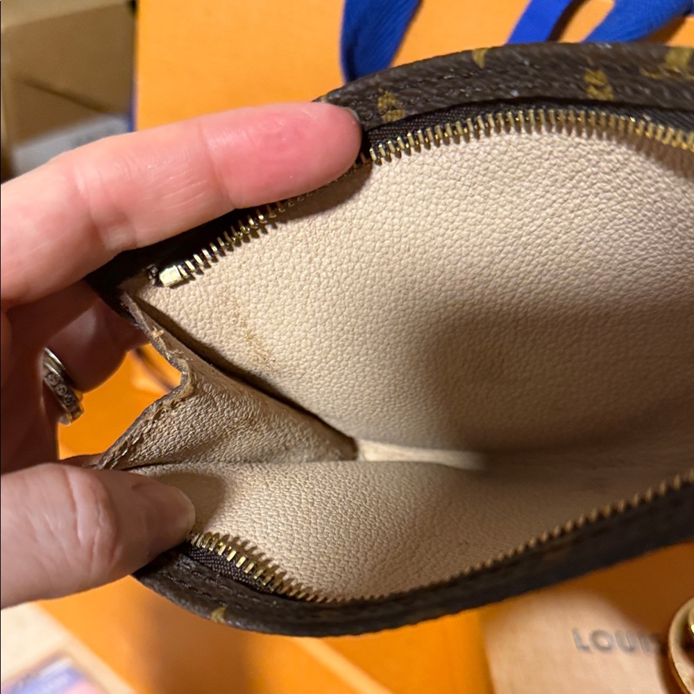 Louis Vuitton Monogram pouch - Picture 8 of 9